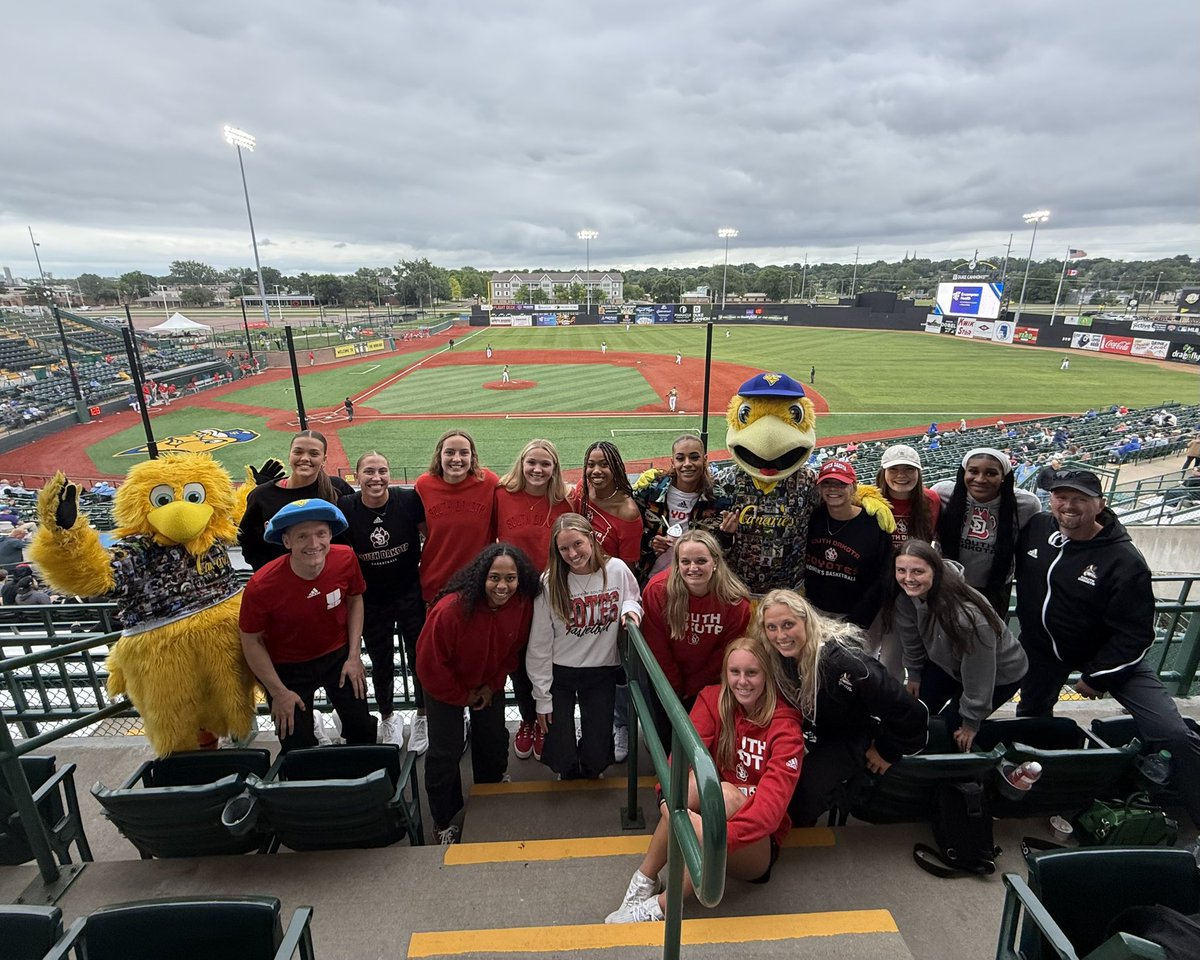 SDCoyotesWBB's tweet image. Play ball ⚾️
We’re having a blast taking in a @canaries game this evening!
#GoYotes x #WeAreSouthDakota