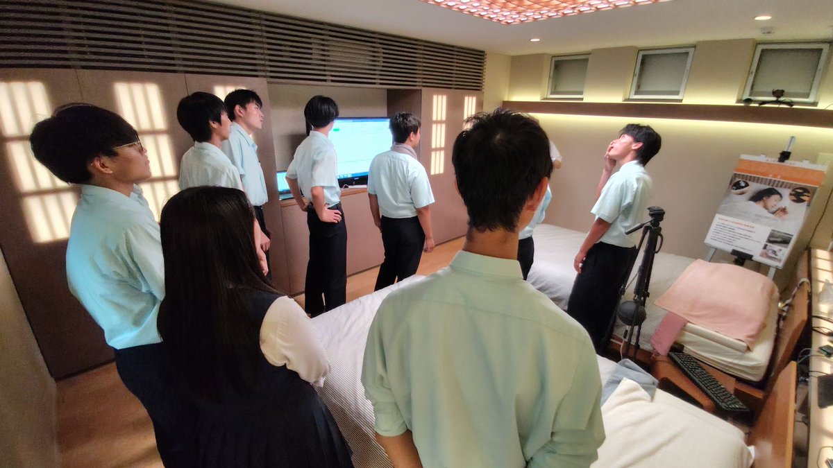 yonezawa_kakujo's tweet photo. ７月10日、山形大学の研究施設「INOEL」の見学を、電気情報類３年生が行いました。センサーなどを開発している研究施設や、「スマート未来ハウス」で先端の設備に感嘆の声を発するなど、驚きと発見に満ちた見学でした。#米沢鶴城高等学校 #米沢鶴城高校 #電気情報類 #山形大学 #INOEL https://t.co/frzcCAriok