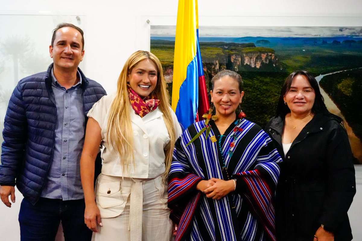 MinAmbienteCo's tweet photo. La ministra @LenAmazonas recibió a Melissa Gómez, secretaria de Ambiente de @GobdelCesar, para definir estrategias conjuntas en el marco del Plan Nacional de Desarrollo. Acordaron realizar diálogos territoriales con presencia de la ministra y proyectaron acciones para la conservación y protección del ambiente en el departamento.