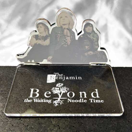 BadeggBox (@badeggbox) on Twitter photo 【チェキ販売情報】
The Benjamin
2025年07月20日 大阪CLAPPER
「Beyond the Destiny」チェキ
🌟ヌードルキーパー プレゼント🌟
販売ページ:
badeggbox.shop-pro.jp/?pid=187447750
販売期間:2025年07月20日22:00 - 2025年07月21日23:59
発送:8月上旬
<a href="/minemuraakinori/">ミネムラ“Miney”アキノリ</a>
<a href="/mattsun2272/">🐾ツブク“Mashoe”マサトシ_BASSMAN🐈⬛(39)</a>
<a href="/takuma_baddies/">ウスイ“Tacky”タクマ</a> 【チェキ販売情報】
The Benjamin
2025年07月20日 大阪CLAPPER
「Beyond the Destiny」チェキ
🌟ヌードルキーパー プレゼント🌟
販売ページ:
badeggbox.shop-pro.jp/?pid=187447750
販売期間:2025年07月20日22:00 - 2025年07月21日23:59
発送:8月上旬
<a href="/minemuraakinori/">ミネムラ“Miney”アキノリ</a>
<a href="/mattsun2272/">🐾ツブク“Mashoe”マサトシ_BASSMAN🐈⬛(39)</a>
<a href="/takuma_baddies/">ウスイ“Tacky”タクマ</a>