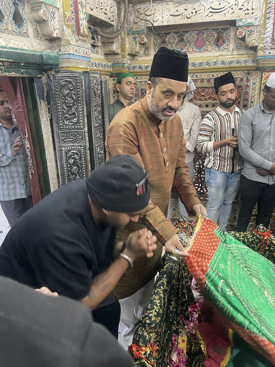 Noddysingh84's tweet photo. #hazratnizamuddinauliadargah #mehbood-e-ilaahi #syedafsaralinizami https://t.co/11xQ7HpMpv