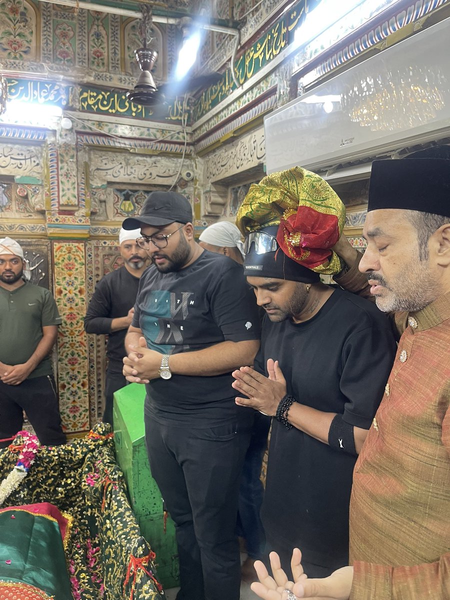 Noddysingh84's tweet photo. #hazratnizamuddinauliadargah #mehbood-e-ilaahi #syedafsaralinizami https://t.co/11xQ7HpMpv