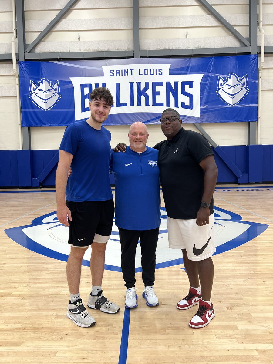 SaintLouisMBB's tweet image. We had a couple Billiken legends back in the gym tonight!
#SLUForTheLou
