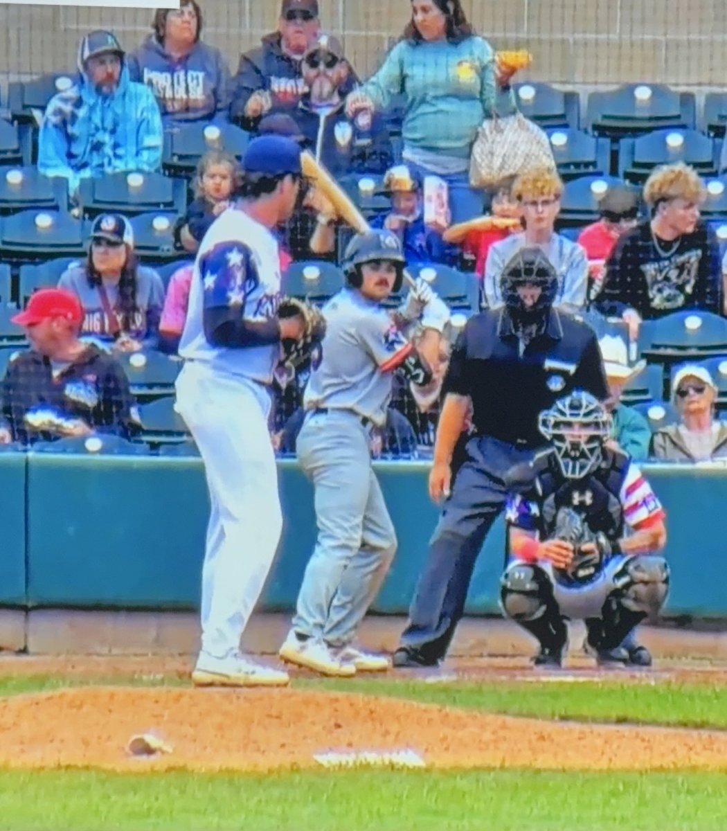 _EK35_'s tweet photo. Ty Dooley (3B, #3) scores the winning run and his team wins 5-4.
Officially
0-1 with a K
HBP (1st pro PA)
BB
Reached on error
2 runs scored
Defensive gem in 7th to take away a hit.
Great first professional game!
@VibesBaseball
@CoastalBaseball
@GoCCUsports
#ProChants
#TealNation