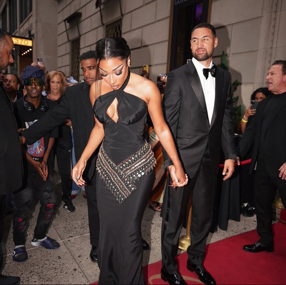 stallionaccess's tweet image. Megan Thee Stallion and Klay Thompson arriving at the Pete & Thomas Foundation Inaugural Gala.