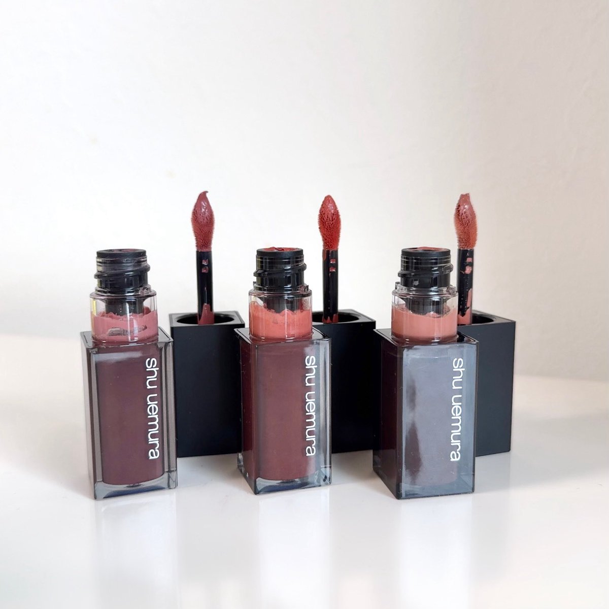 aibymakeupppp's tweet image. shu uemuraの新作リップはホイップのような軽さのふんわりマットリップ。しっとりと湿度のあるテクスチャーなので乾燥が気にならずにふっくらとした唇に仕上がる🫶🏻全12色の中でもキヌベージュはアジア人の肌を研究し尽くして作られた"誰にでも似合う絶妙ベージュ"とのこと😳🤍8/1〜全国発売! *提供