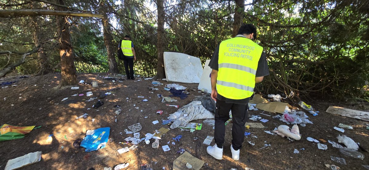 CollingwoodcpcC's tweet photo. 2/3
@CollingwoodCPC
Our very able #Team
#MountPleasant proceeded to check #CommercialDrive as per service call from residents.
#Volunteers Alex, Satnam & Devin checked of the area revealed more issues.
The further they check, more of the same #PublicDisorder issues were found. https://t.co/HYs3jPZAF4