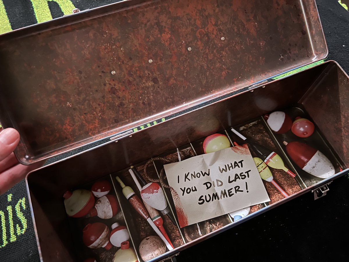 JeremyPryer's tweet image. I KNOW WHAT YOU DID LAST SUMMER color-changing collectible cups and popcorn tackle box from @RegalMovies