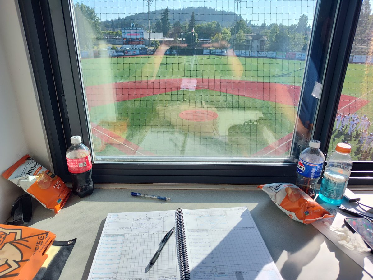HarmonJohnsen5's tweet image. Hanging out and watching some all stars!
@WCLBaseball
If you want to listen to @Unl_CoJMC alumni Tyler Maun and former Mariner Ryan Rowland-Smith, tune into MLB.TV now!