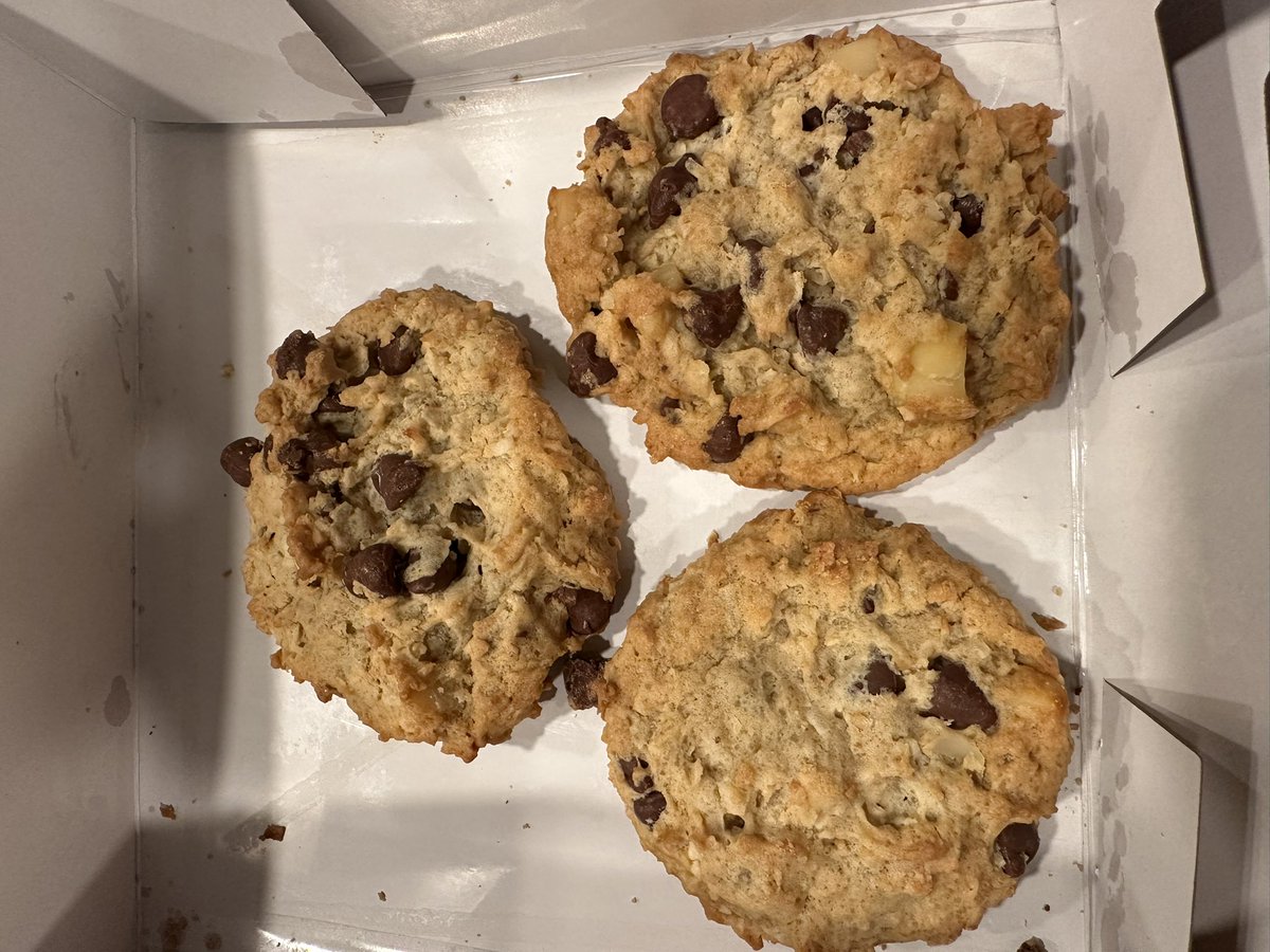 sharkson12's tweet photo. Every cookie I see now I just think about @tenprotocol 🍪🔟/🔟
This campaign lives rent-free in my mind.
#TENcrypted #FinalNetwork https://t.co/HnGiO4VoOO