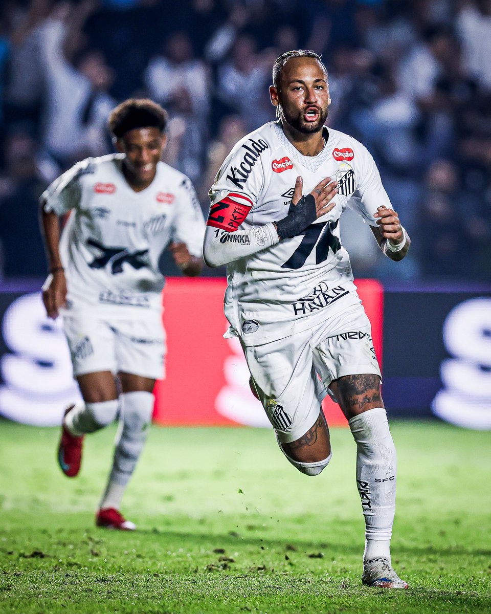 brfootball's tweet image. Neymar scored the 85th-minute winner to give Santos a huge win over Brasileirão leaders Flamengo 😤