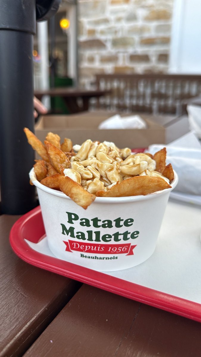 olivier_primeau's tweet image. Ça faisait 5-6 ans que j’étais pas venu ici et je vous confirme que cette Poutine challenge les meilleures places 😳 … je vous fais le review bientôt !!! #montreal #quebec #cassecroute