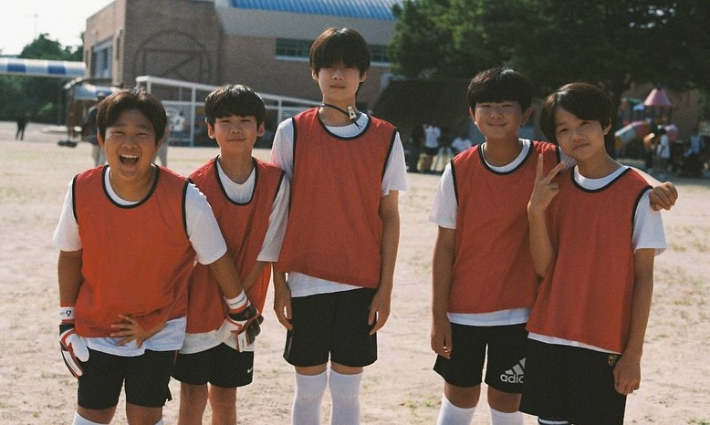 그 여름, 현장 스틸⚽

<여름이 지나가면>
절찬상영중☀

#여름이지나가면 #전주국제영화제
#서울독립영화제 #장병기 #이재준 #최현진
#최우록 #정준 #고서희 #강길우
#성장 #드라마 #절찬상영중