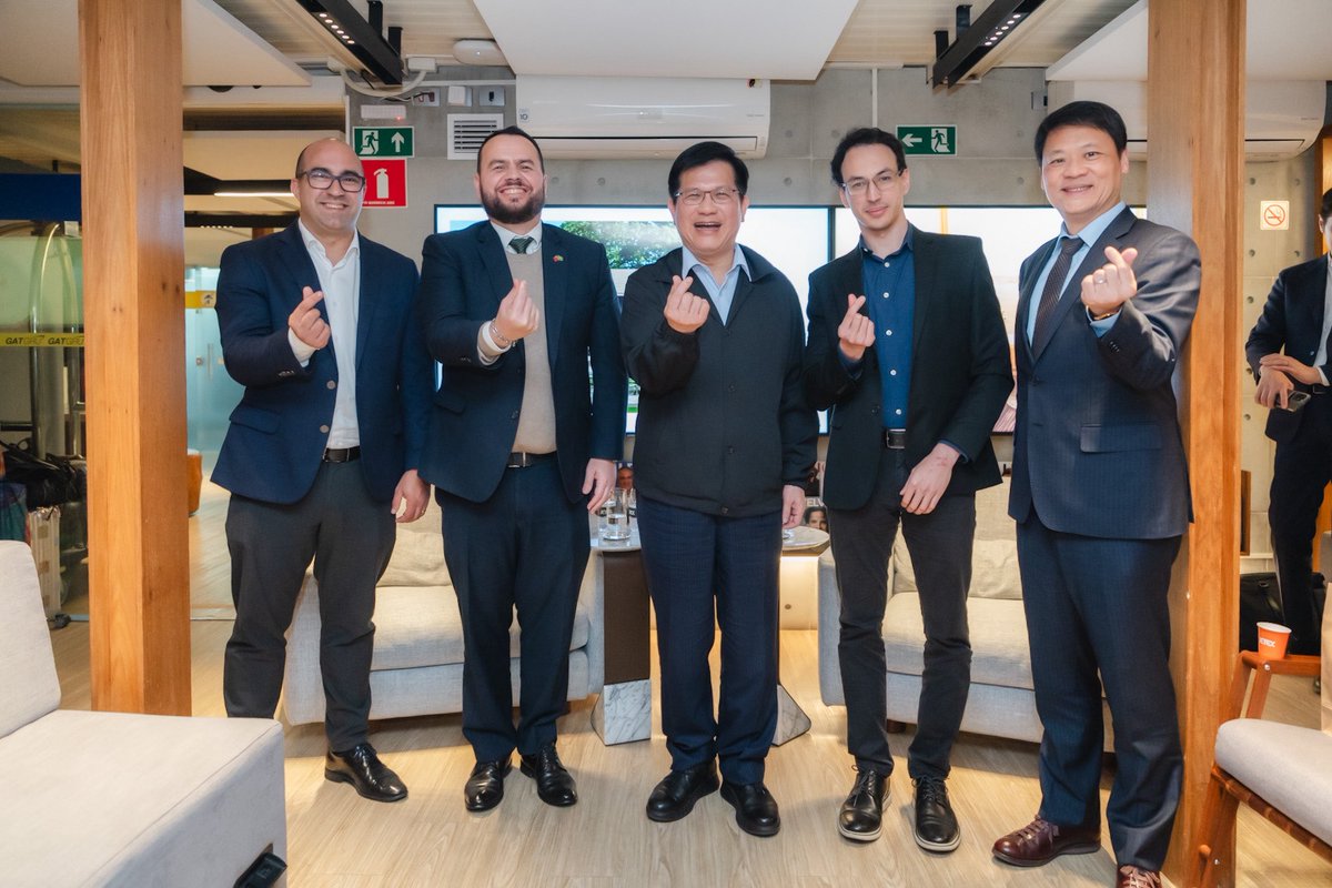 chia_lung's tweet image. In São Paulo, I met with São Paulo State MP @carteiroreaca , a true friend of Taiwan. Despite pressure from China, he continues to speak out for Taiwan’s democracy and freedom. His warmth reminds us—we’re not alone.