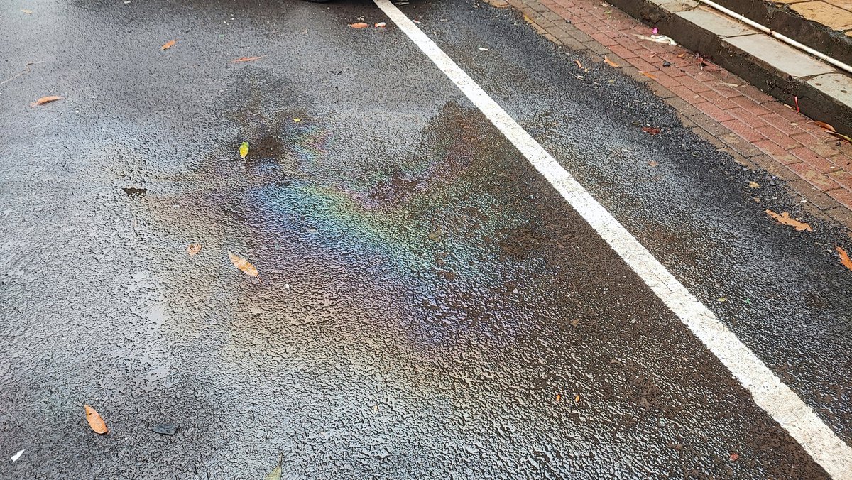 Bhangui's tweet image. रास्ते वाला महँगा 🌈😂
#rainbow