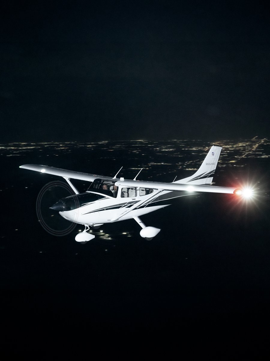 Cessna's tweet image. Skylane night flights ✨

#cessna