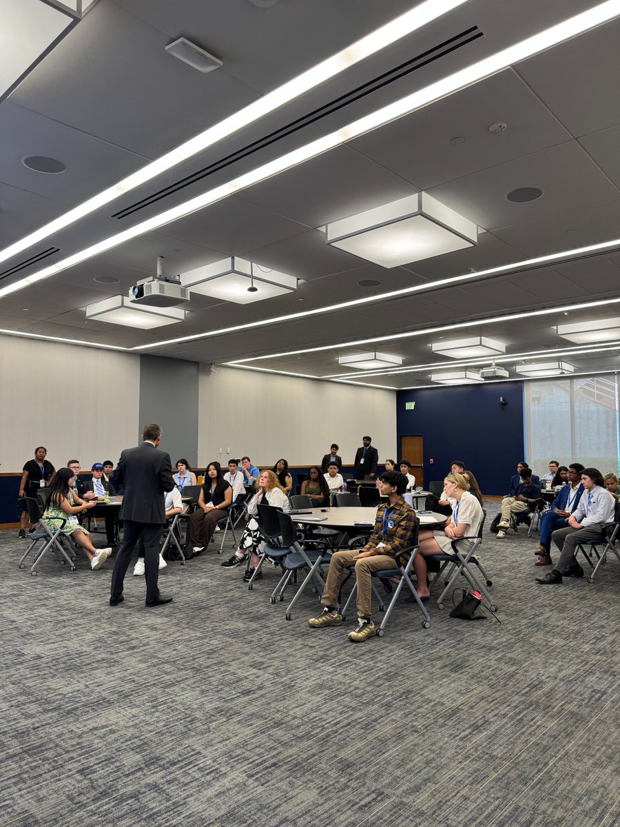 kenmartin73's tweet image. Had a great meeting with @hsdems today in Washington, D.C., and revisiting my time as a young Democrat.
The foundation of our party is impossible to build without young people.