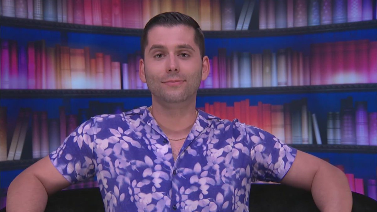 RyanJohn___'s tweet image. Jimmy’s “the only thing fake about me are these sunglasses” is giving shades of Ragan’s “the only thing real about you are the pimples on your chin”
#BB27