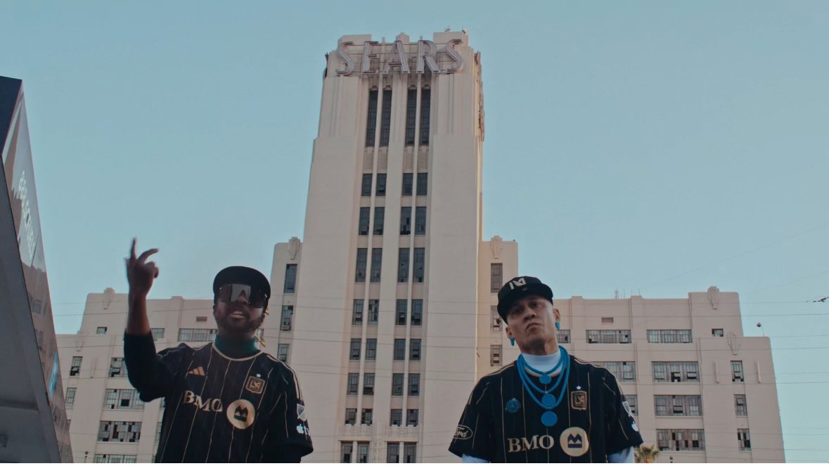 DevineNews's tweet image. You know them from the #BlackEyedPeas. Now @iamwill Will.I.am to release a song featuring Taboo titled East LA in celebration of where they grew up.
On Fox 11+ 8 PM news on Channel 13 the musician talks to me about his thoughts on the immigration raids..