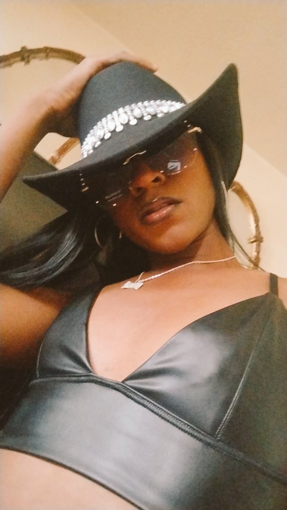 dadolldolly3's tweet photo. &amp; Imma Ride you Like A Rodeo 🙈🔥
#Fem #HoodTrans #heehaw #milwaukeewi #looks https://t.co/iO0di8x9dH