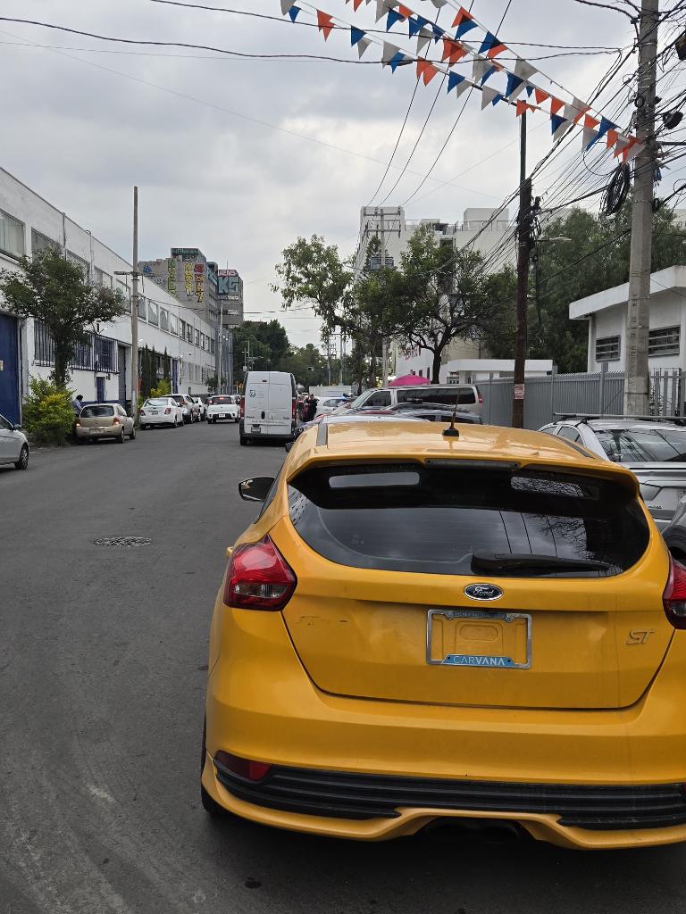 tonatzinC's tweet photo. @UCS_GCDMX @AlcCuauhtemocMx @AlessandraRdlv @ClaraBrugadaM @GobCDMX Por favor, seria de mucha ayuda que pusieran orden, desde que se mudaron a Agencia del Ministerio Público Cuauhtémoc 1 (CUH-1) modalidad -con detenido- Lerdo es un infierno para los que vivimos aqui. Autos en 2da y 3ra fila, motos en la banqueta, dejan 1 carril para circular. https://t.co/LhGiB1bwqr