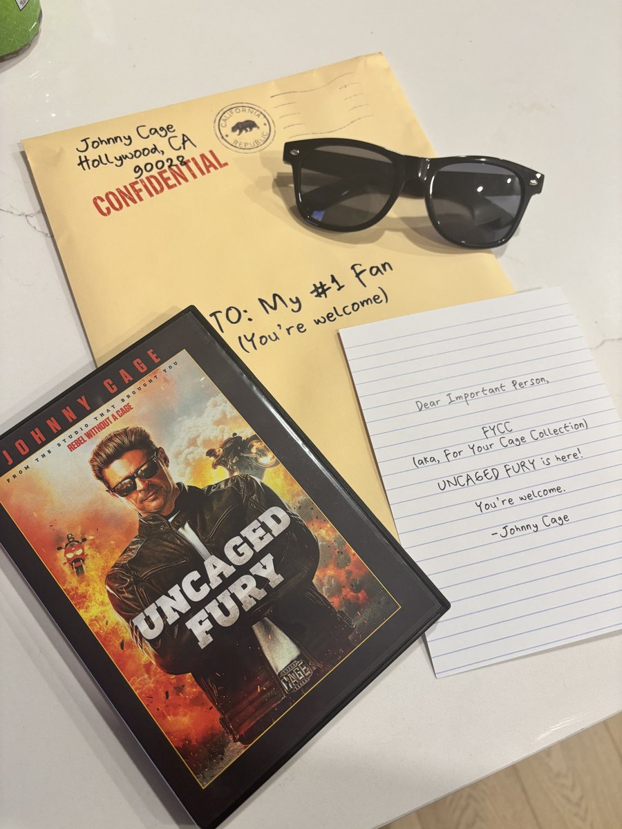 CabooseEK's tweet image. Huge thanks to @warnerbros for the MKII care package!! So hyped for the trailer tomorrow 🙌🙌