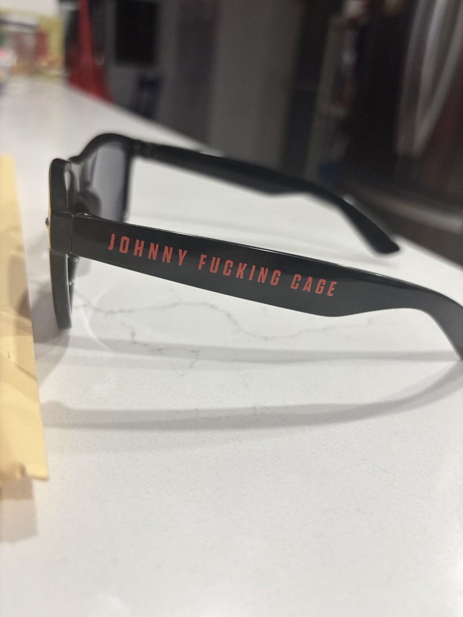 CabooseEK's tweet image. Huge thanks to @warnerbros for the MKII care package!! So hyped for the trailer tomorrow 🙌🙌