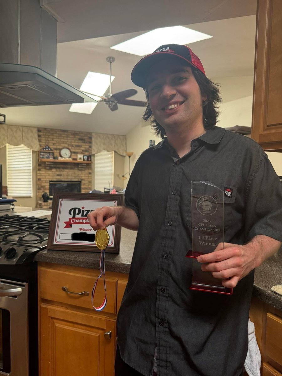 AxolotlBubbles's tweet image. A work trip to Las Vegas in a few days for the Nationals for the Pizza Hut competition. If I win this round, I go to the finals in Dubai. All or nothing!!! ๐