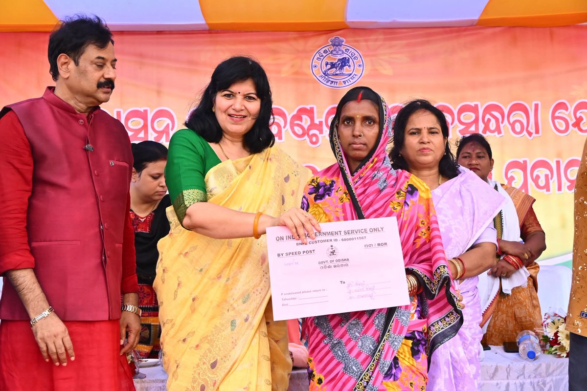AprajitaSarangi's tweet image. Ground Zero-Yesterday
It was a pleasure for me in Tangi area of Bhubaneswar to do the following-
Lay the Foundation Stone of a Library cum Coaching Centre worth Rs 53 lakh;
Distribution of Homestead 'patta' & ration cards.
Development & Service-only agenda .
It is fulfilling.