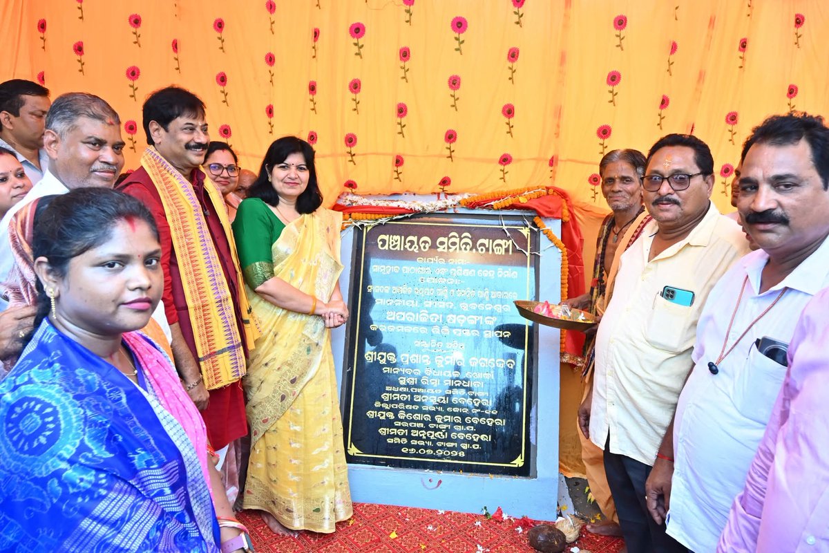 AprajitaSarangi's tweet image. Ground Zero-Yesterday
It was a pleasure for me in Tangi area of Bhubaneswar to do the following-
Lay the Foundation Stone of a Library cum Coaching Centre worth Rs 53 lakh;
Distribution of Homestead 'patta' & ration cards.
Development & Service-only agenda .
It is fulfilling.