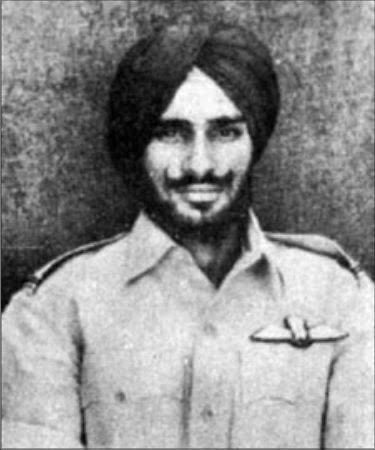 bhikhubhaidbjp's tweet image. 1971 के भारत-पाकिस्तान युद्ध में अदम्य रण कौशल का परिचय देते हुए वीरगति को प्राप्त हुए भारतीय वायु सेना के फ्लाइंग ऑफिसर एवं परमवीर चक्र से सम्मानित, निर्मलजीत सिंह सेखों जी की जयंती पर कोटि-कोटि नमन।
उनका अद्वितीय शौर्य, साहस और बहादुरी हम सभी के लिए प्रेरणा का स्रोत है...!!