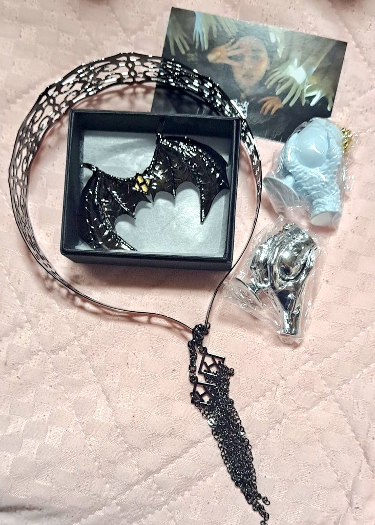 merumeru123456's tweet image. ha | za | ma 第一陣来ました!
カチューシャとバレッタです✨
迷いに迷って、色は2つともブラックです!
そして、プライスタグなのですが。
パステルカラーなゴジラが来て驚きを隠せないw
銀のお手手はなんかいっぱい持ってる気がします(何故)
第二陣、第三陣も楽しみ♡
#hazama