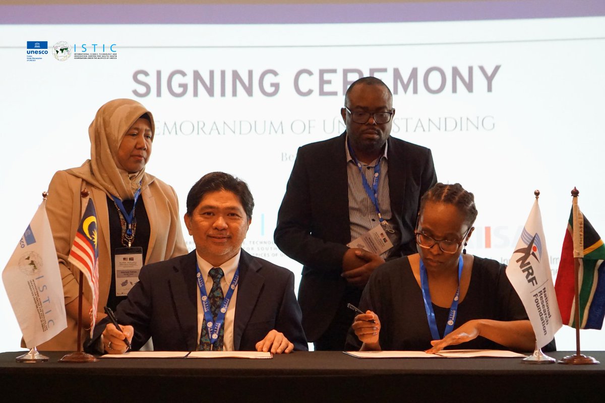 istic_unesco's tweet image. Day 1 of the 🇲🇾–🇿🇦 STI Workshop opened in Kuala Lumpur with high-level exchanges, an MoU signing 🤝, and strategic discussions on shared priorities in water, health, and energy, advancing South–South collaboration. #STI #GlobalSouth #SDGs