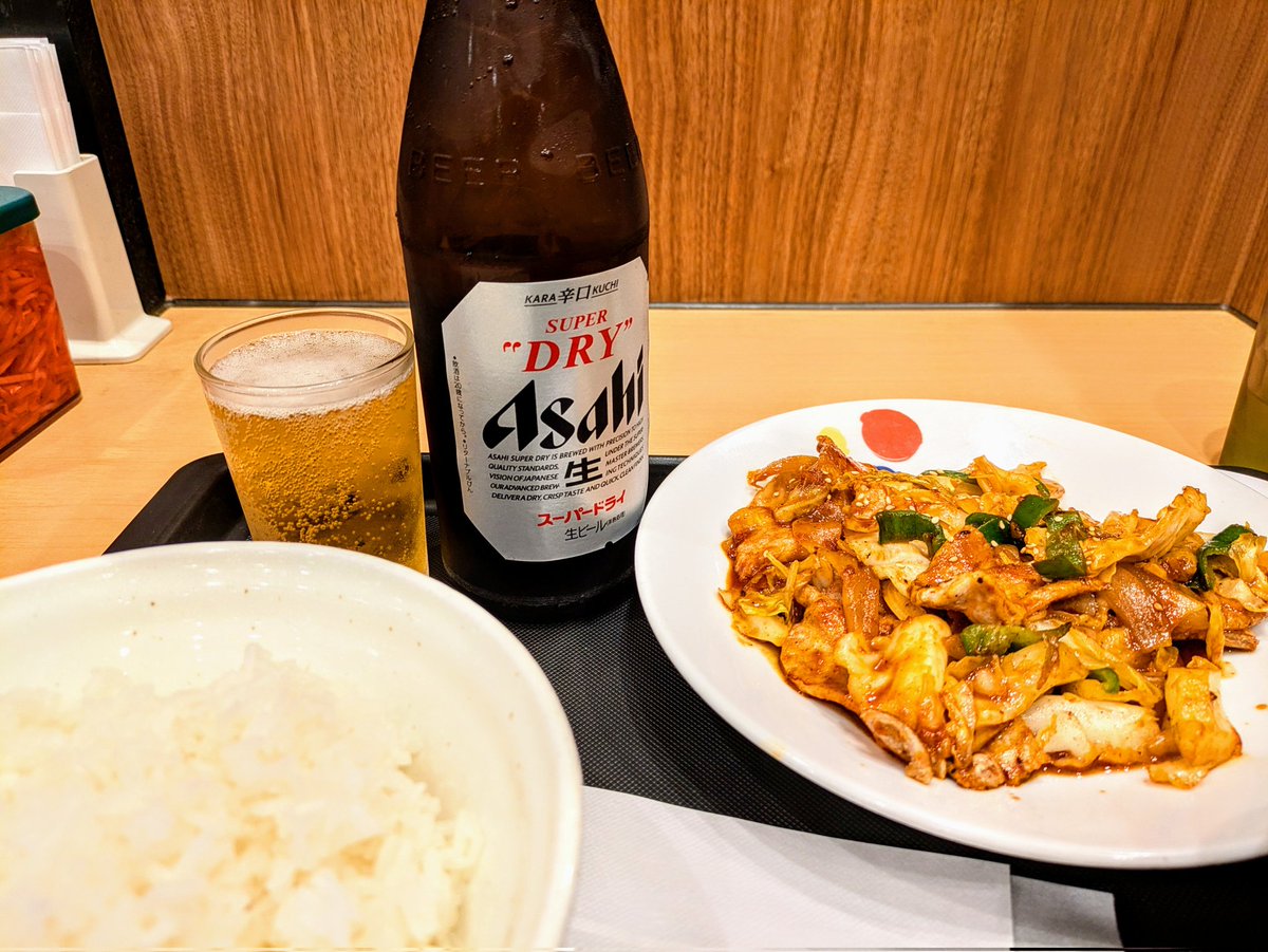 yutatakaue's tweet image. もう夜勤疲れ過ぎて本能的に瓶のスーパードライ頼んだ。多分白目剥いて、周囲の人間は何かに憑依でもされたのかと思っただろう…