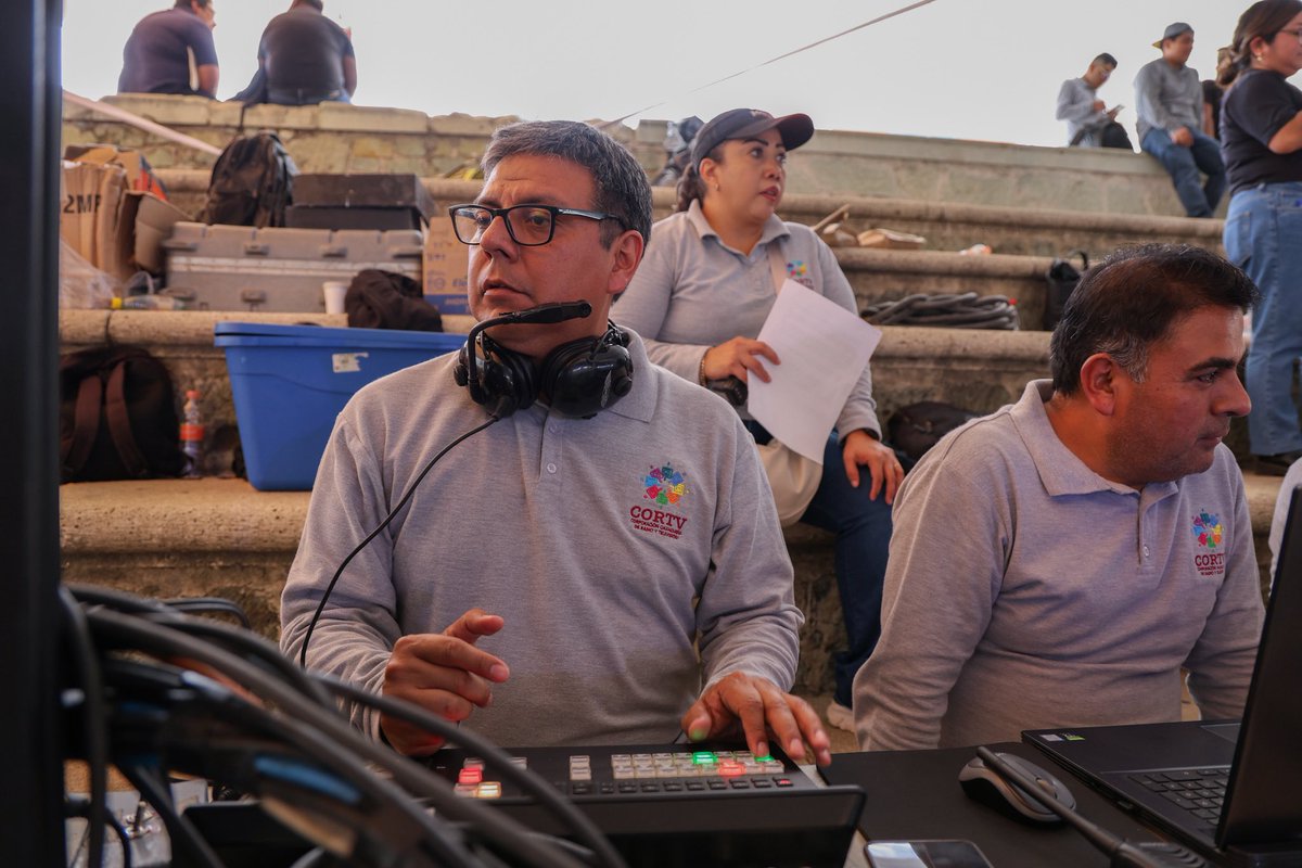 cortv's tweet photo. Un viaje sensorial que huele a leña, sabe a #tradición y se vive con orgullo. ¡Ven a probar Oaxaca en cada bocado! ✨

#Guelaguetza2025 #CORTV https://t.co/r8k6euKZte