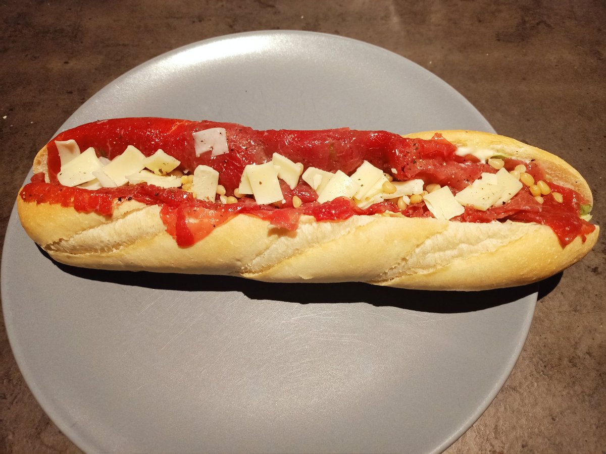 De laatste #nachtdienst voor ik twee weken vakantie heb, dus dat vier ik met een heerlijk broodje carpaccio. Gemaakt door mijn meissie natuurlijk.