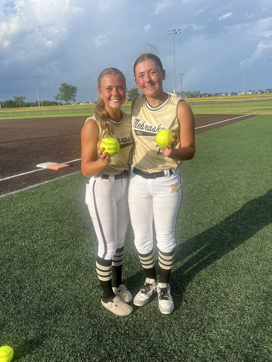 Two more wins today send us to the semis of championship Thursday! Two more bombs on the day for Abby and one from Rylee bring our homerun total to ten in the last five games 💣 Looking to keep the bats hot for one final day! #rollgold
