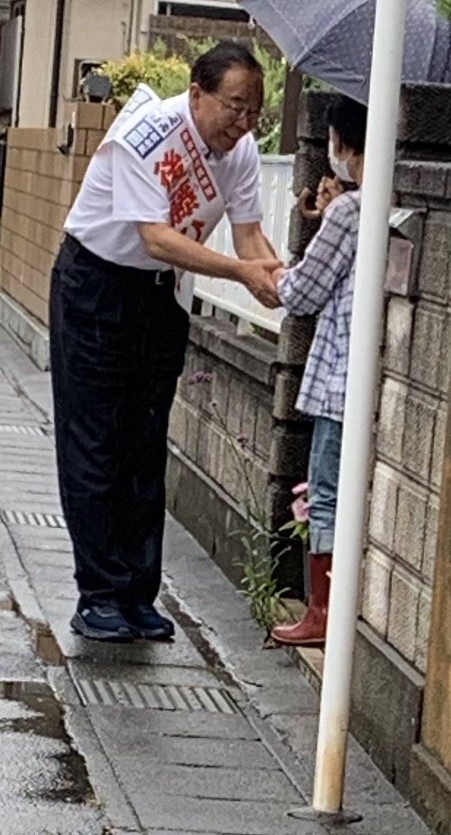 goto_hitoshi_'s tweet photo. ただいま、甲府市内を遊説しています。
最後の最後の、最後まであきらめません。
皆さんの暮らし、そして未来を守るために。
皆さんの想いを、しっかりと背負って戦っています。
どうか、#後藤ひとし をよろしくお願いいたします。
そしてこの声を、SNSで広げてください。
#国民民主党 #山梨 https://t.co/wcBWfM5CL7