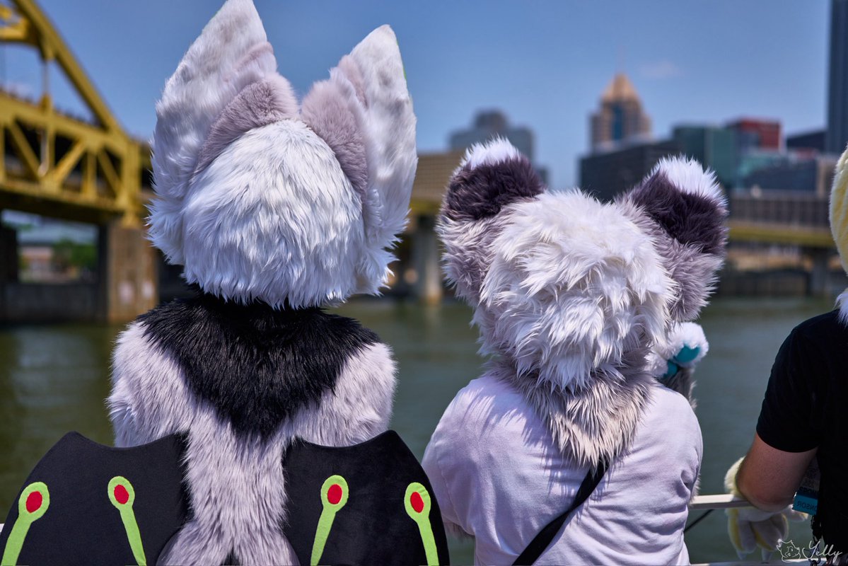 river city

📸: <a href="/yellyXP/">YellyXP</a>