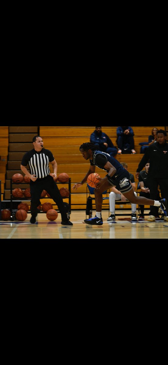 CoachDoze_'s tweet image. Big year for my guy @cormier_3232! Was shooting 46% from the field before his season ending injury back in December! Last two games
26 Points 8 Rebounds
13 Points 15 Rebounds
🤫 #DawgsOnly!