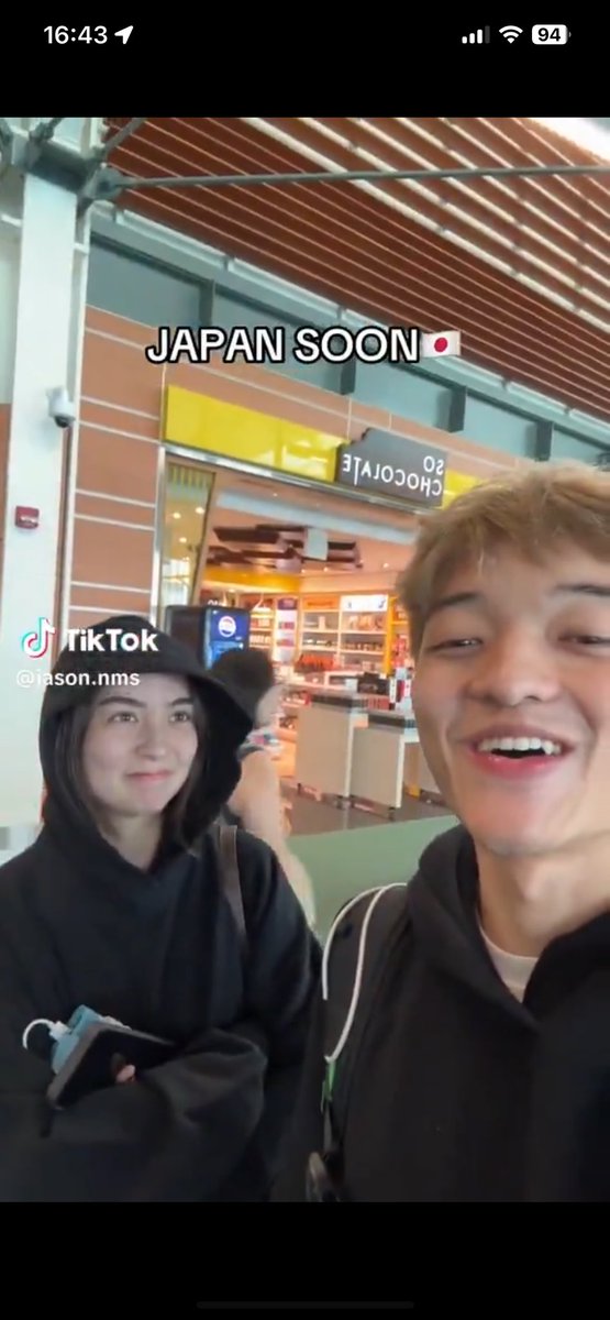 I hope I find someone that looks at me the same way she looks at him #jakura