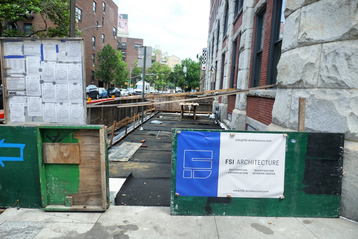 FSIArchitecture's tweet image. Project update of our West Village sidewalk.
The new stone curbs and drainage mat have been installed, and the sidewalk is ready for the installation of the welded wire fabric reinforcement and final concrete pour.
Getting closer to the finish line.
#FSIArchitecture #Jepol