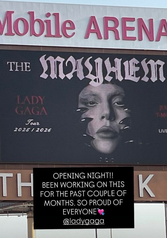 GwBhOREXsAA_SSc?format=png&name=900x900