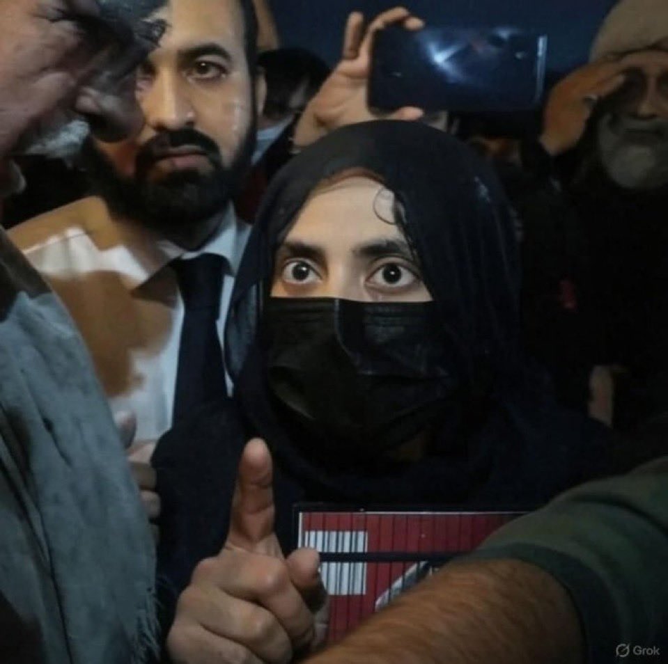 ایک نہتی لڑکی سے ڈرتے ہو !
#ReleaseBYCLeaders 
#ReleaseBalochMissingPersons