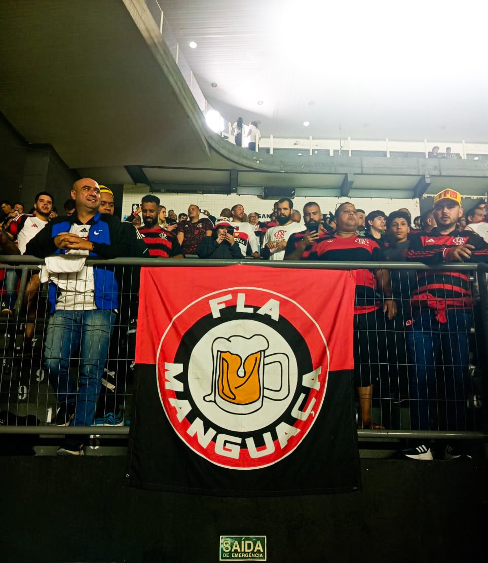 FlaManguaca's tweet image. Estivemos presentes na Vila Belmiro para santos x #Flamengo, válido pela 14ª rodada do #CampeonatoBrasileiro

#ClubeDeRegatasDoFlamengo #CRF 
#FlaManguaça 
#MaiorChoppDoBrasil 
#EmbriagadosPeloMengão 
#Brasileirão #sanxFLA