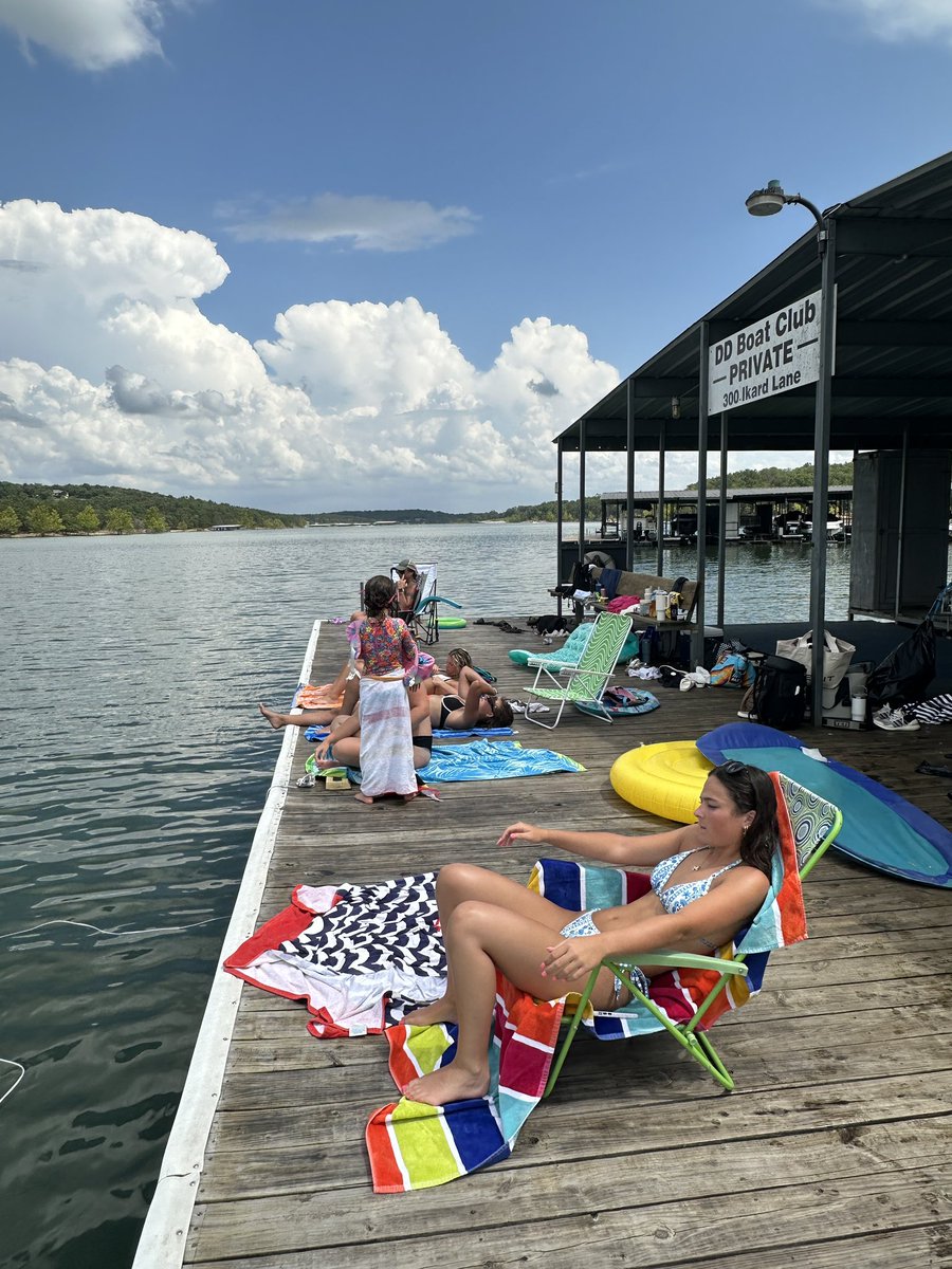 MO_Bombers_2005's tweet image. Had  the day off today. Had some Lake time with the team. Ready to start Bracket play tomorrow.