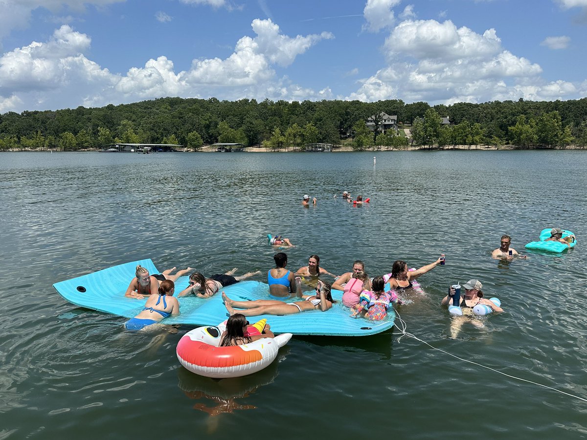 MO_Bombers_2005's tweet image. Had  the day off today. Had some Lake time with the team. Ready to start Bracket play tomorrow.