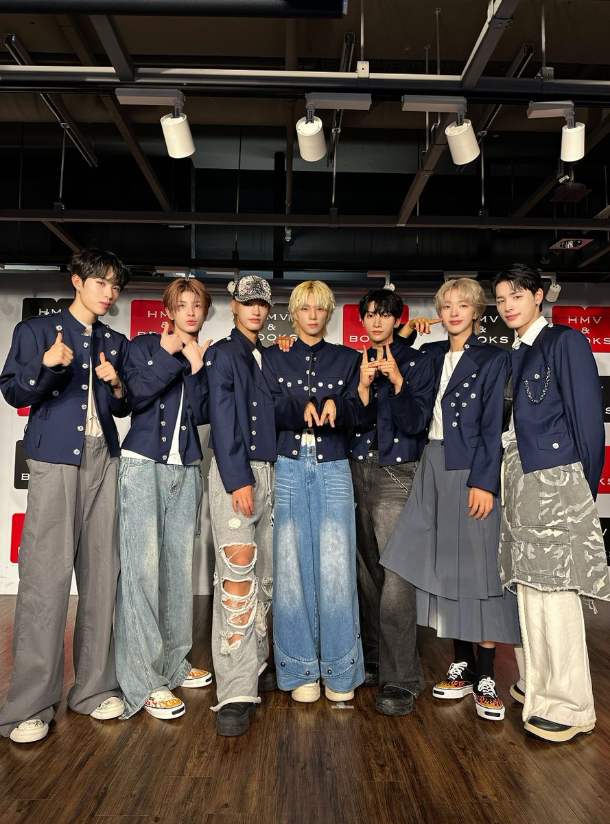 【#NEXZ】
先日開催されました
NEXZ Japan 2nd EP 『#One_Bite』
リリース記念イベント✨
イベント終了後にお写真をいただきました📸
店頭の大型ディスプレイにサインも頂戴しました🖊️⭐️
またの開催を心よりお待ちしております💫
<a href="/NEXZ_official/">NEXZ</a>