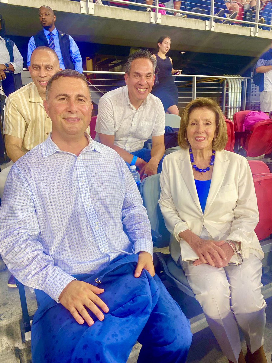 RepDarrenSoto's tweet image. Cheered on my fellow Floridians @DWStweets and @USRepKCastor at the @CWSoftballGame tonight! ⚾️
Let’s defeat cancer together. 🙏🏽