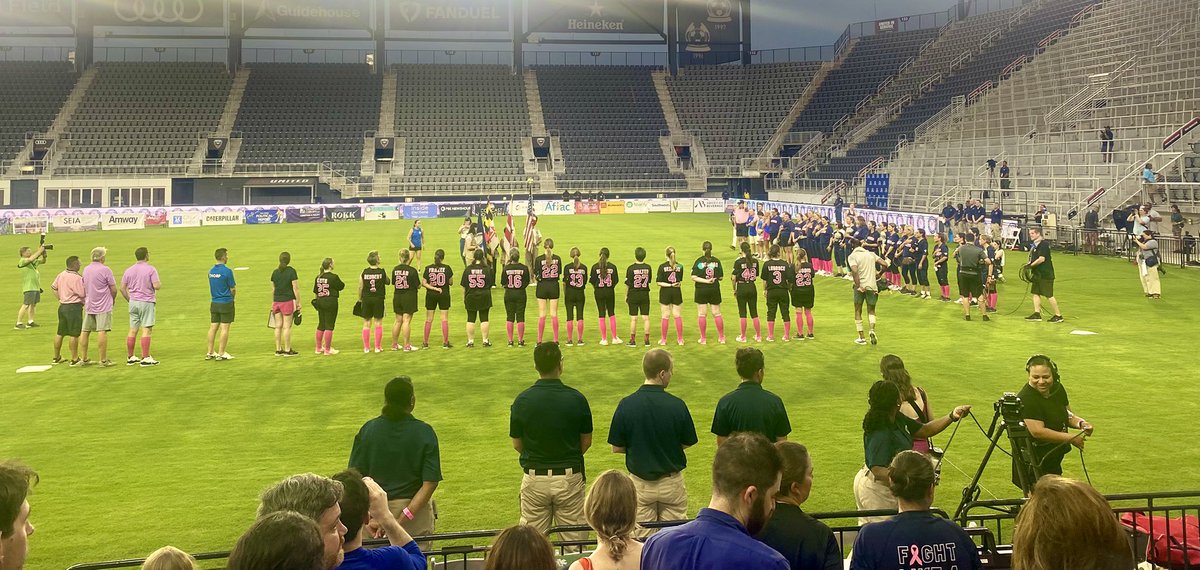 RepDarrenSoto's tweet image. Cheered on my fellow Floridians @DWStweets and @USRepKCastor at the @CWSoftballGame tonight! ⚾️
Let’s defeat cancer together. 🙏🏽